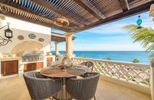 Buzzards Condo | C301 Oceanview Penthouse with infinity pool and jacuzzi