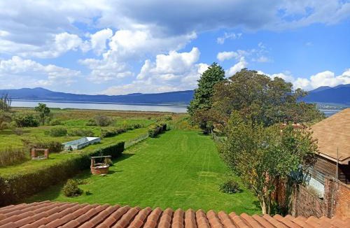 Tzintzuntzan House | Cabaña de los Sentidos