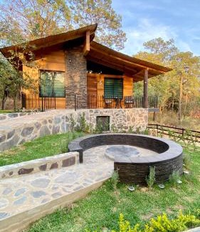Mazamitla Ski Chalet | Cabaña de lujo 2 habitaciones con Jacuzzi Dentro del Bosque a 10 min del Pueblo