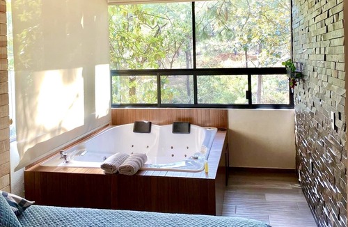 Mazamitla Cabin | ¡cabaña de Lujo con Jacuzzi! Terraza con Vista al Bosque, Ideal Para Familias