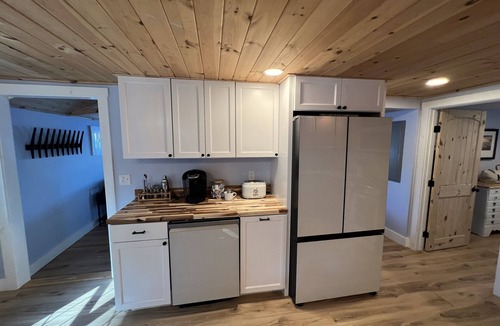 Naples Cabin | Cabin at Sunshine-Situated on the Sandy Shore of Long Lake