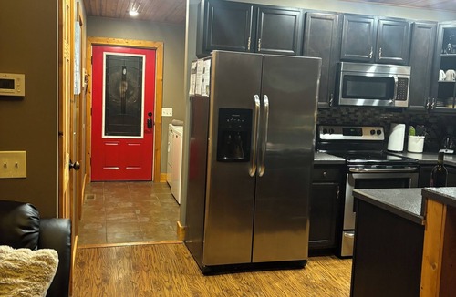 Eckerty Cabin | Cabin with amazing views & fully stocked pond for fishing minutes from Patoka