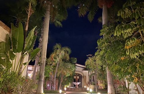 San Jose del Cabo House | Cabocasabuenavista- WALK TO Private Beach. Roof top deck. Pets welcome