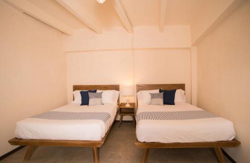 De La Presa House | Cactus Hostel & Suites