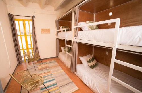 De La Presa House | Cactus Hostel & Suites