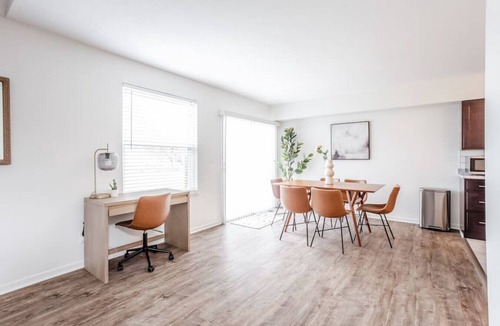 Otterbien Home House | Calm & Peaceful 3B: King Beds by Liberty Hospital