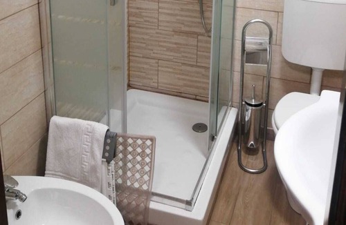 Altopascio House | Camera Matrimoniale top con Bagno in Centro a Altopascio