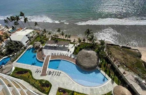 Zona Dorada Condo | Camino al Mar beachfront condo