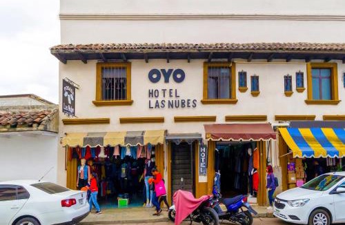 De Mexicanos Hotel | Capital O OYO Hotel Las Nubes Mercado de Dulces y Artesanias Ambar, San Cristobal De Las Casas