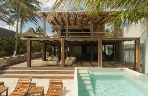Zona Hotelera Villa | Casa Aakbal - Luxury Beach Front Villa