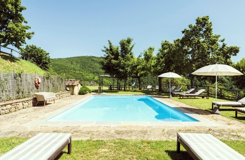 Greve in Chianti Apartment | Casa Anita apartment in farmhouse with swimming pool surrounded by greenery