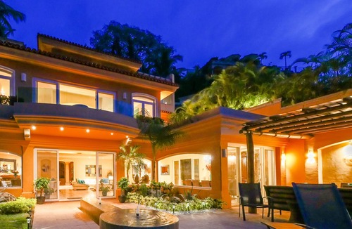 South Shore Hotel Area Villa | Casa Caleta - Luxurious Toes-In-The-Sand 6-Bedroom Bespoke Villa!