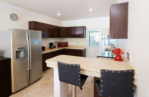 Zona Dorada House | Casa con alberca privada a unos pasos del mar