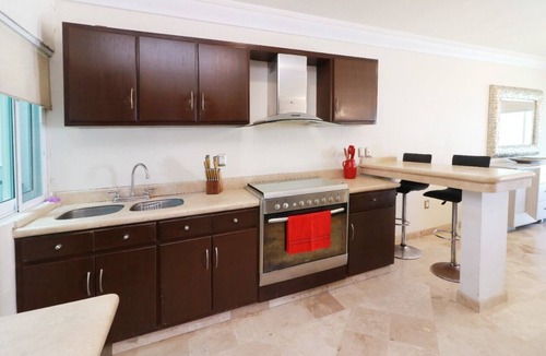 Zona Dorada House | Casa con alberca privada a unos pasos del mar