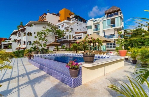 Amapas Apartment | Casa Coral, with excellent location in the romantic zone and principal beaches.