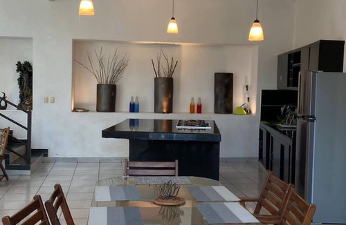 El Santuario House | Casa de Descanso a un Lado del Mirador de la Peña de Valle de Bravo