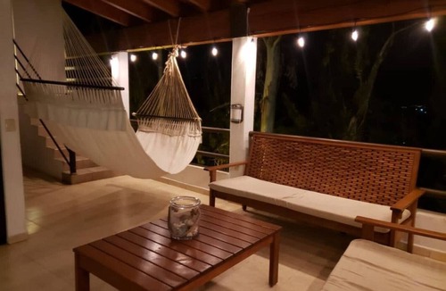 El Santuario House | Casa de Descanso a un Lado del Mirador de la Peña de Valle de Bravo