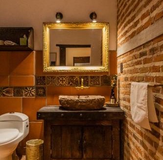 Guadalajara House | Casa de hospedaje -La Abadía de San Pedro