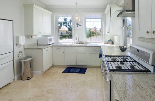 Palm Cay House | Casa de Mer - On the Beach - Sun - Sand - Clear Bahamian Waters - Beachfront