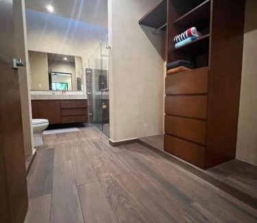 Conkal House | casa de una planta con alberca