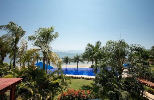 La Cruz de Huanacaxtle Condo | “Casa del Caracol Feliz” Oceanfront luxury Villa
