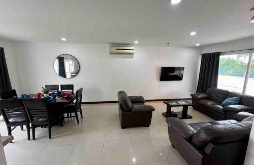 Lazaro Cardenas Apartment | Casa ejecutiva en fraccionamiento privado