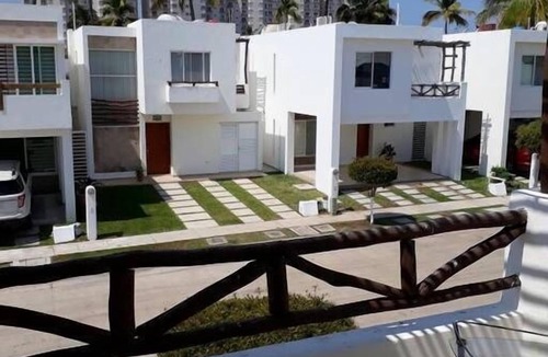 Zona Dorada House | Casa Elena
