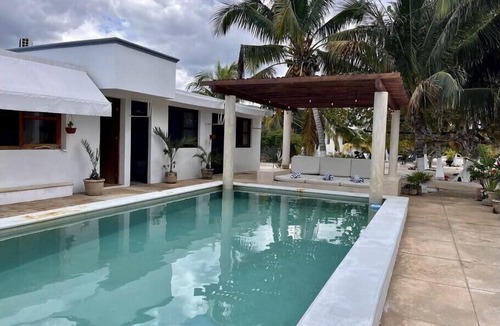 Chicxulub Puerto Villa | Casa familiar, alberca privada, pasos de la playa