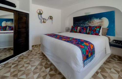 Downtown Puerto Vallarta Apartment | Casa Galeria Beach Front