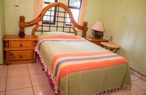Salina Cruz House | Casa grande y privada, jardín & estacionamiento