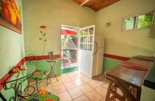 San Francisco Apartment | Casa Happy Sol - Cangrejo: Pool, Surf, & Relax