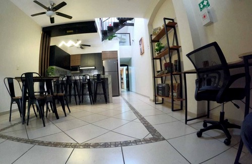 Sahuayo House | Casa huéspedes Leon