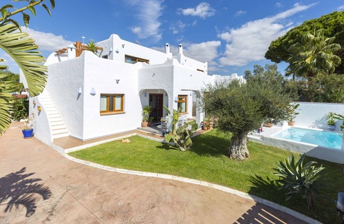 Conil de la Frontera House | Casa Ibicenca Conil, near beach, parking, garden, solarium, barbecue.