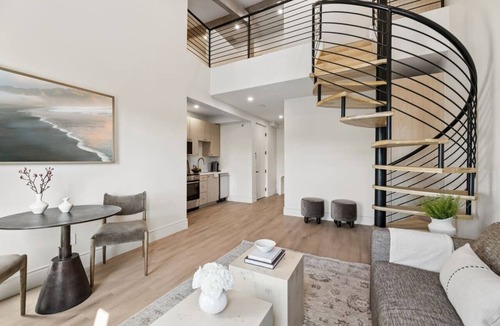 Oak Park Apartment | Casa Iglesia Loft Studio 302
