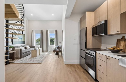 Oak Park Apartment | Casa Iglesia Loft Studio 302