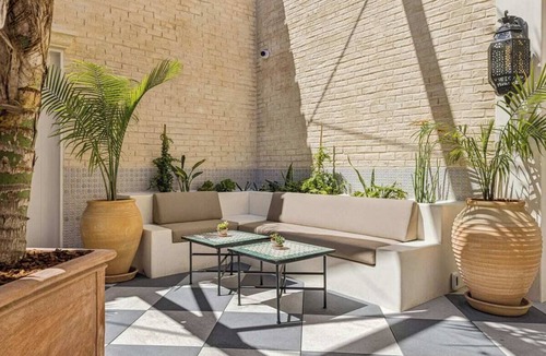 Oak Park Apartment | Casa Iglesia Studio 308