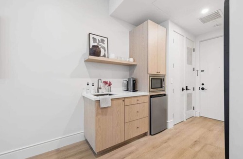 Oak Park Apartment | Casa Iglesia Studio 203