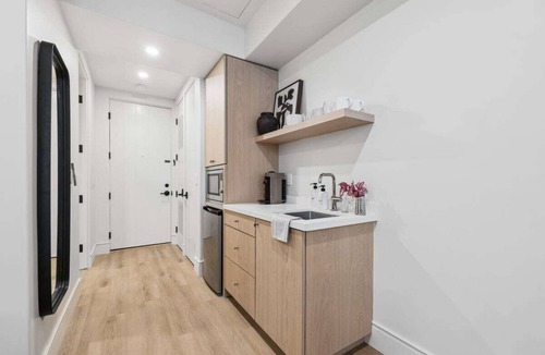 Oak Park Apartment | Casa Iglesia Studio 106