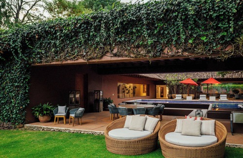 El Santuario House | Casa Izar, Magnificent Modern House with Pool and Lake View