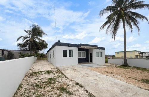 Islote Apartment | Casa La Cueva Apt 2 Boho Oceanfront House
