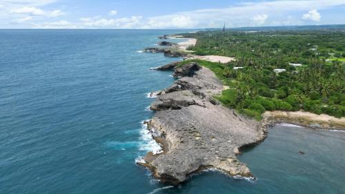 Islote Apartment | Casa La Cueva Apt 2 Boho Oceanfront House