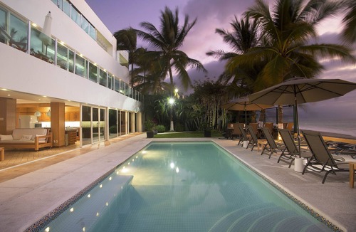Colonia 5 de Diciembre Villa | Casa La Playa, a 6 Bedroom FULLY STAFFED, MODERN BEACHFRONT VILLA, Walk to Town