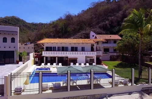 Los Ayala House | Casa las Mariposas Bungalow 2
