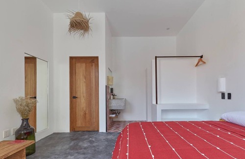 Brisas de Zicatela Bed & Breakfast | CASA OHMA, an elegant Maison de Charme with swimming pool in La Punta