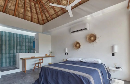 Brisas de Zicatela Bed & Breakfast | CASA OHMA, an elegant Maison de Charme with swimming pool in La Punta