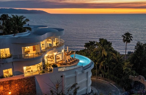 Conchas Chinas Villa | Casa Paakat - Luxury villa with chef, bartender, daily housekeeping and ocean views