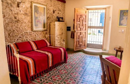 Barrio de Santiago House | Casa Palmas by Majikal B&B