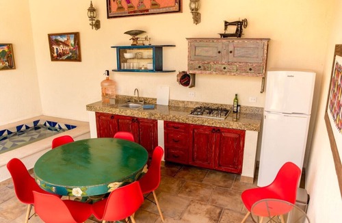 Barrio de Santiago House | Casa Palmas by Majikal B&B