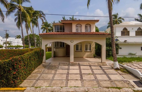 Club Santiago House | Casa Paradise