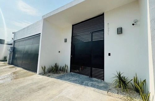 Merida Municipality House | Casa Parota, Bright, Spacious, Pool and Garage